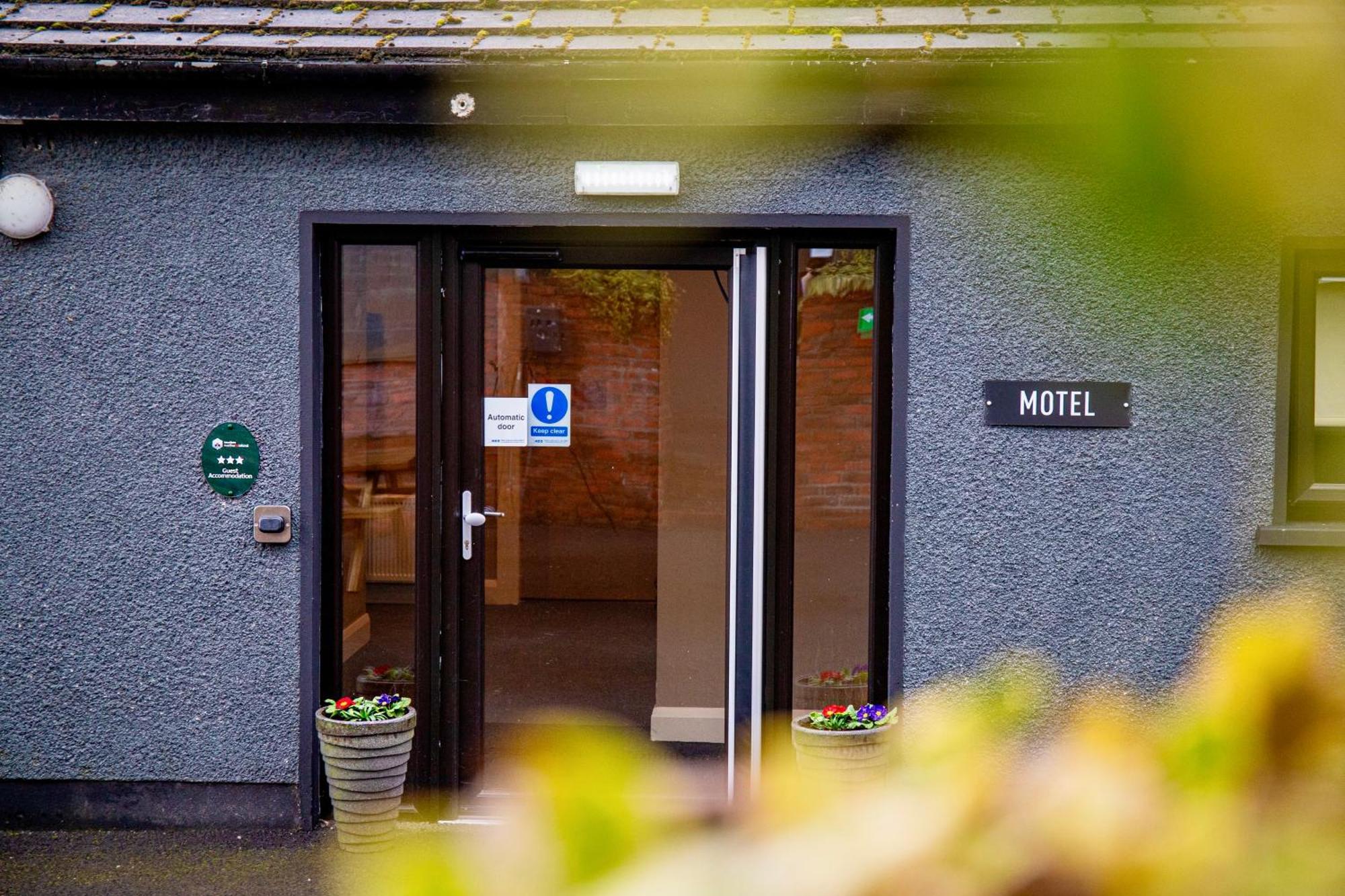 The Enniskillen Hotel And Motel Екстериор снимка
