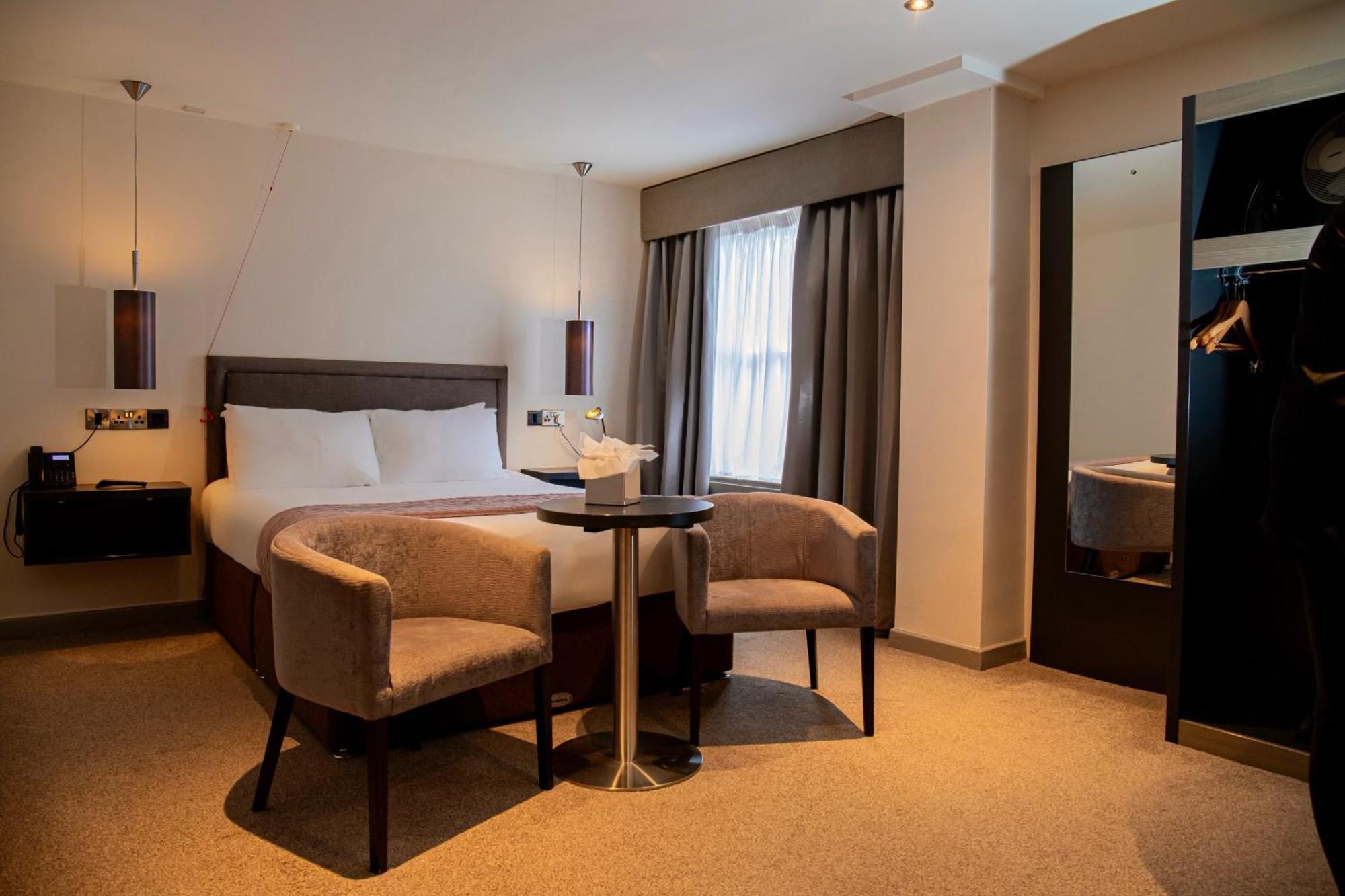 The Enniskillen Hotel And Motel Екстериор снимка