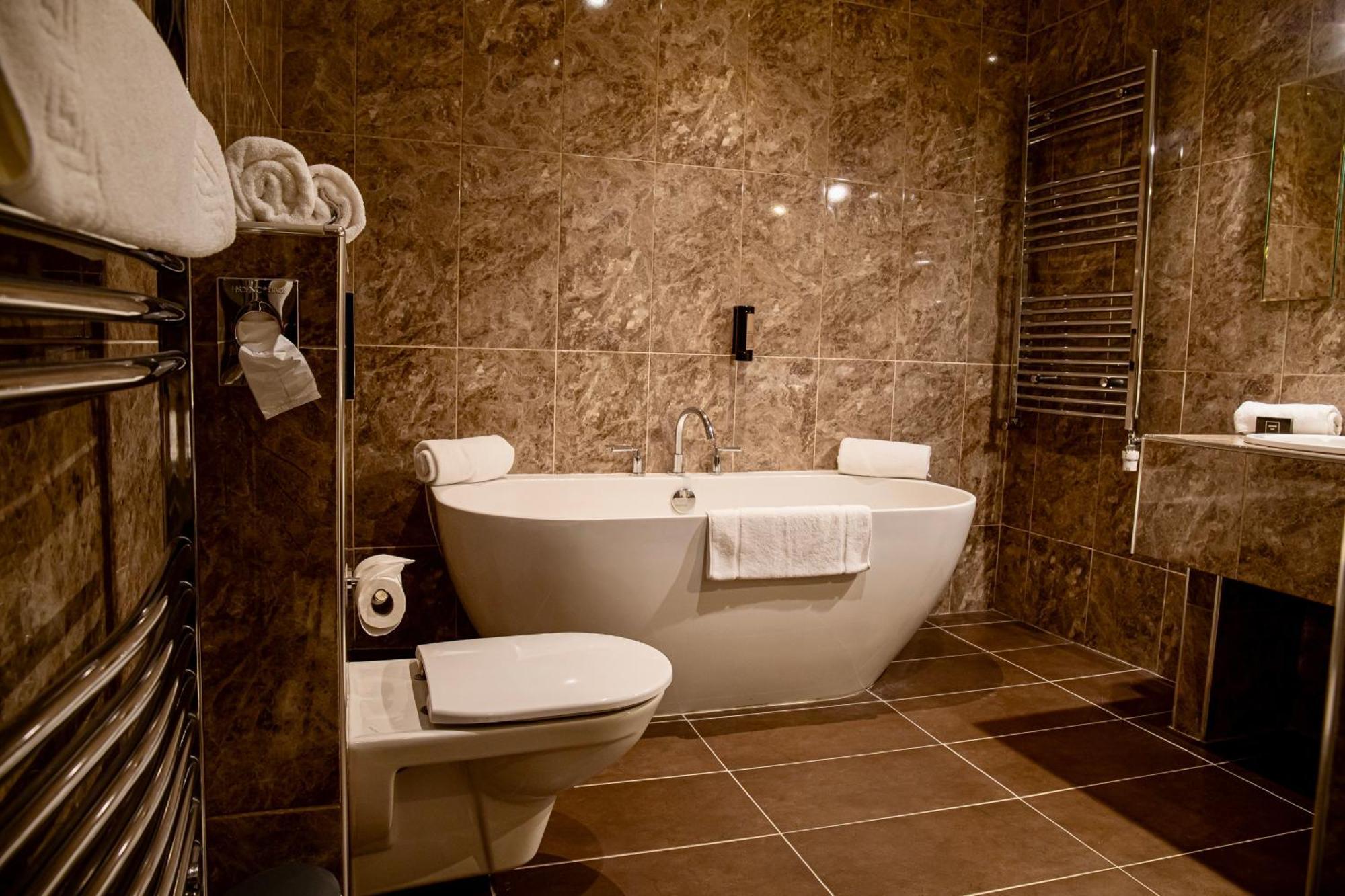 The Enniskillen Hotel And Motel Екстериор снимка